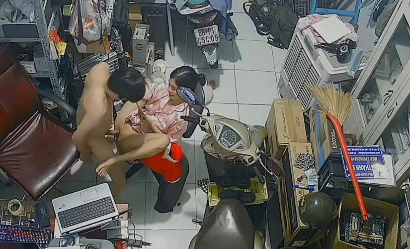 Piratage de la caméra d'un couple de Dong Thap en train de faire l'amour innocemment dans un magasin d'électronique