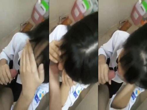 Menyelinap dengan sahabatnya Thu Hoang Cau - Hanoi di WC Circle K