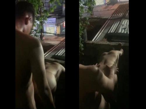 Đứng quay phim cho vợ chồng bạn chơi nhau public ngoài ban công - Viet69